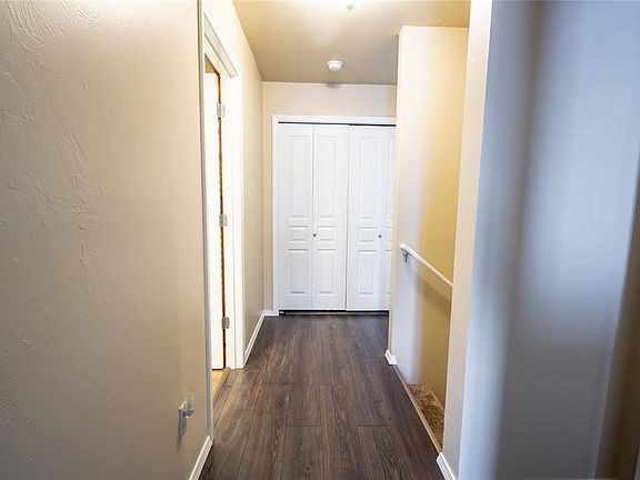3rd image of 925 N River Rock Dr