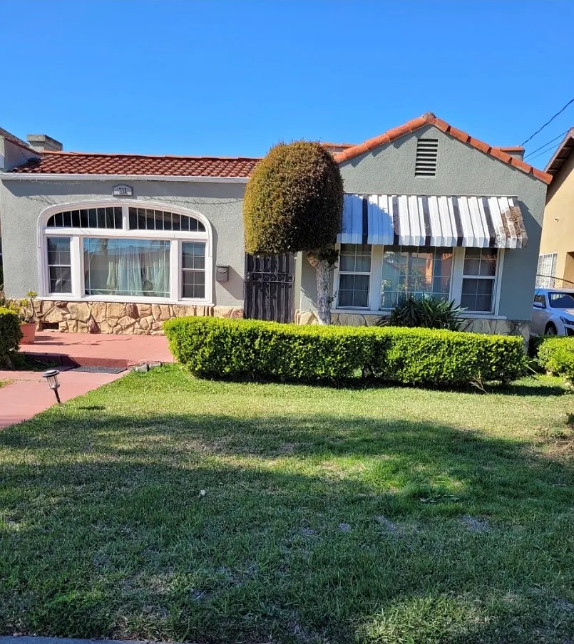 3 bed, 1377 sqft, $3,200 — Photo 1