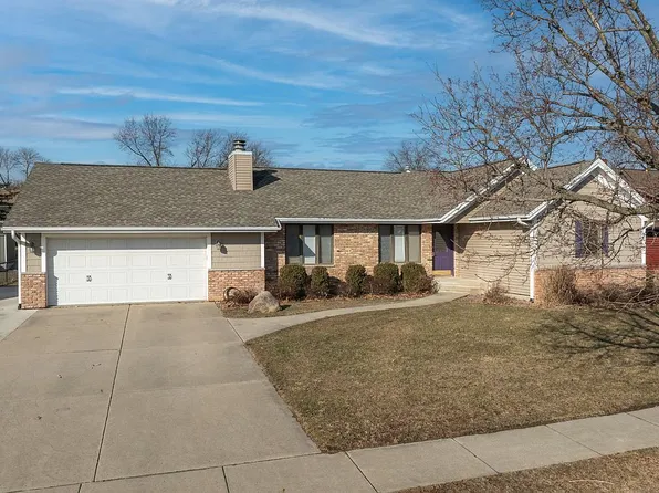 6009 Purple Dr NE, Cedar Rapids, IA 52402
