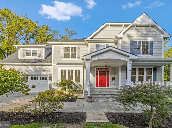 7310 Hughes Ct, Falls Church, VA 22046