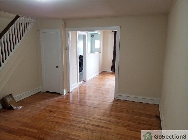 2nd image of 2655 Shields St