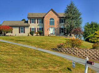 5435 Devonshire Ct, Laurys Station, PA 18059