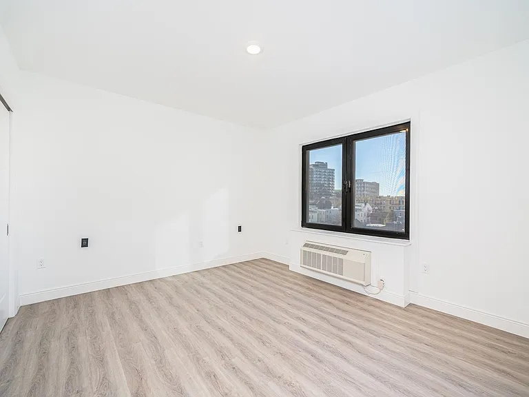 211 Baldwin Ave #507 — Photo 12