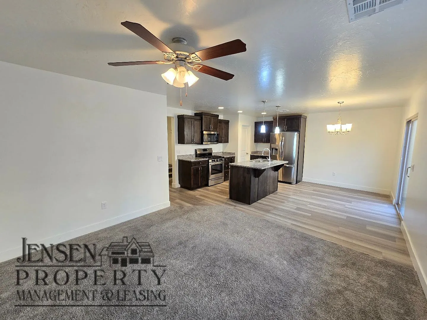 4 Bedroom - Dixie Power! Pets Negotiable $1000 off First Month's Rent-Just Reduced! — Photo 3