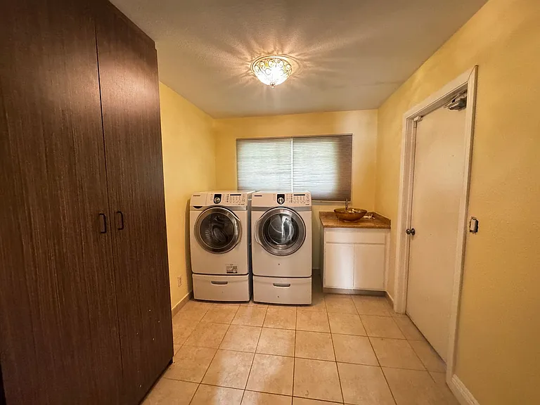 1580 Valecroft Ave — Photo 38