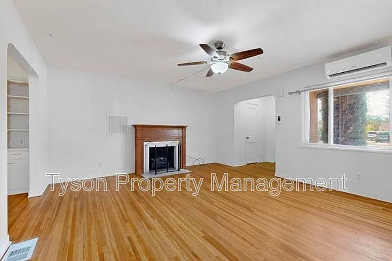 3 bed, 2.0 bath, 1509 sqft, $2,050 — Photo 2