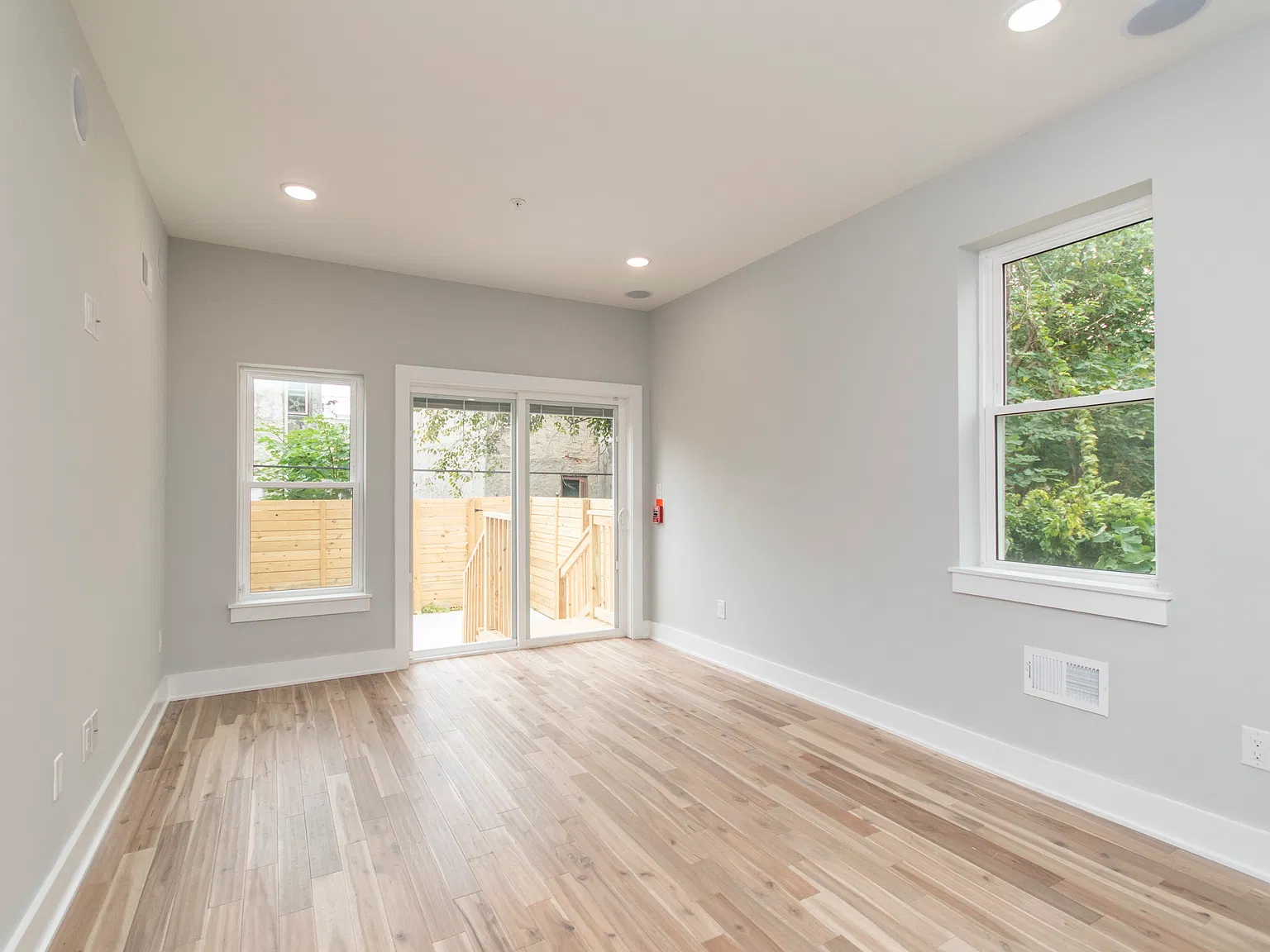 3 bed, 1400 sqft, $2,500 — Photo 4
