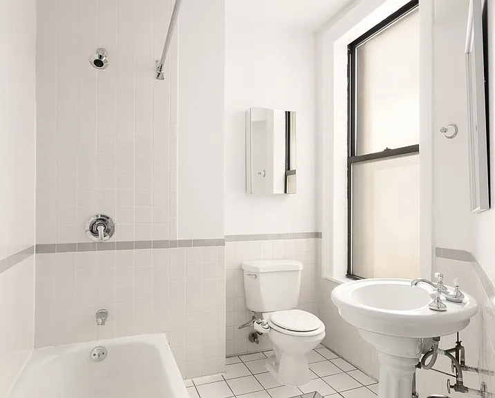 129 E 17th St #5 — Photo 12