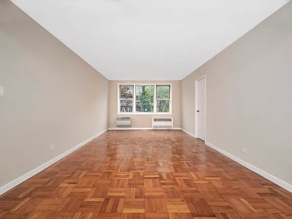 609 Kappock Street image 13 of 26