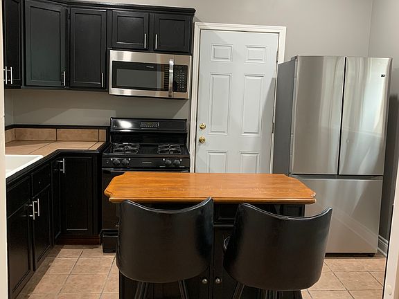 2nd image of 4724 S Damen Ave #2