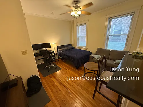 31 Queensberry St Photo 1
