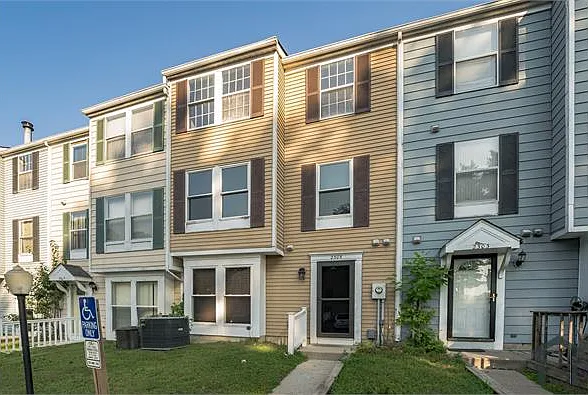 3 bed, 1600 sqft, $2,410 — Photo 2