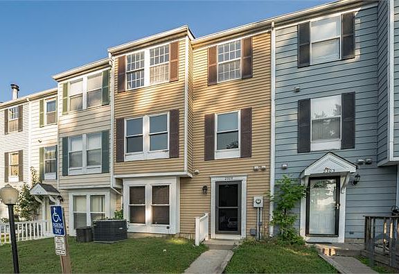 2nd image of 2305 Greenwood Dr