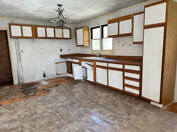 4th image of 528 Bethel Dr