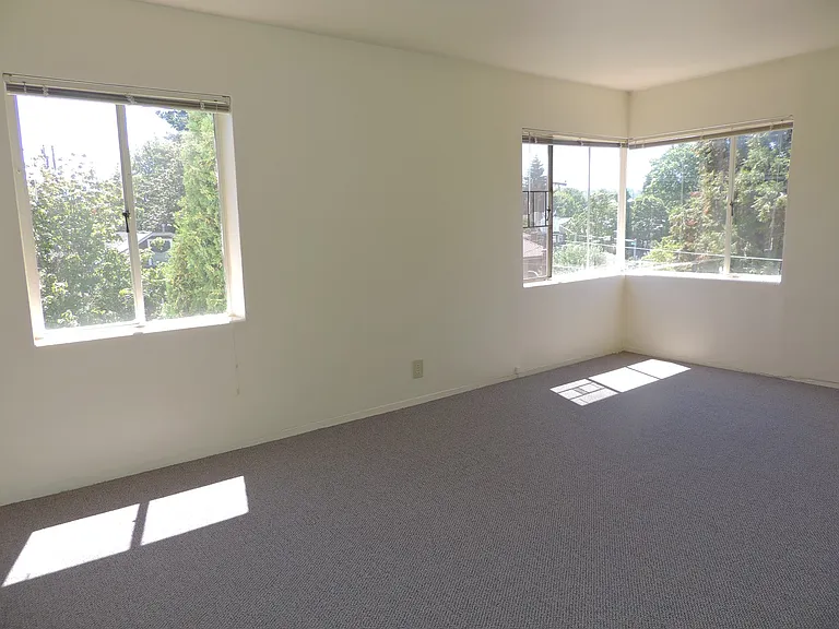Eugene Manor Apartments — Photo 19