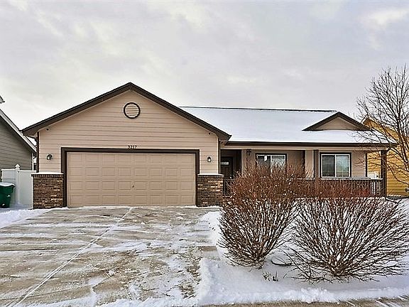 3rd image of 3217 Grenache St