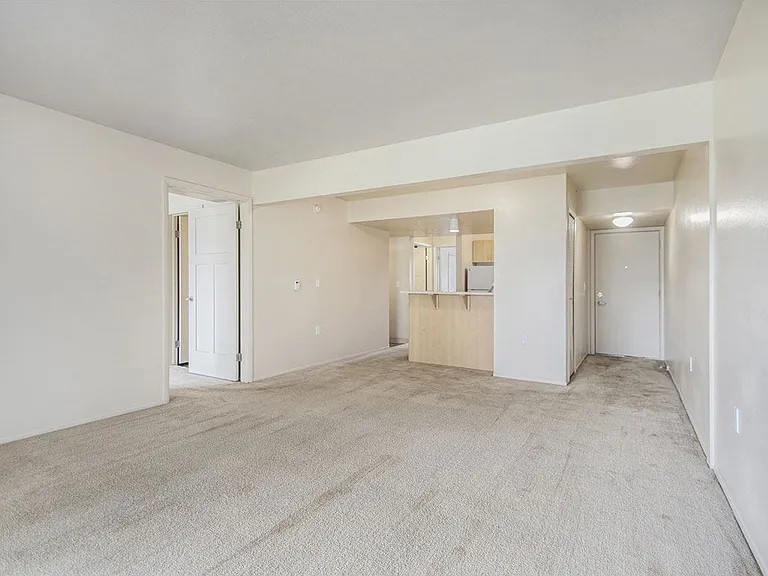Indian Lakes Apartments — Photo 31