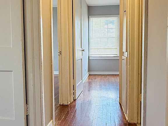 3rd image of 408 W Evergreen St