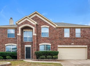 521 Roundrock Ln, Fort Worth, TX 76140