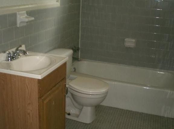 2nd image of 2706 Crestline Dr