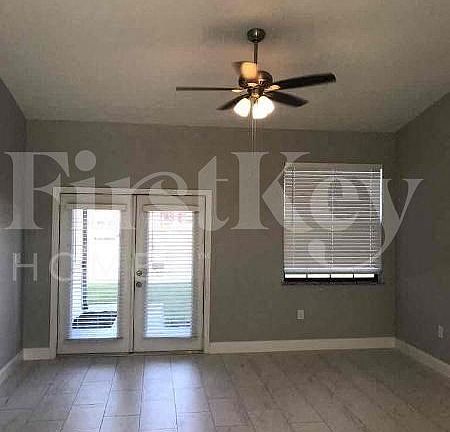 2nd image of 727 Downer Ave S