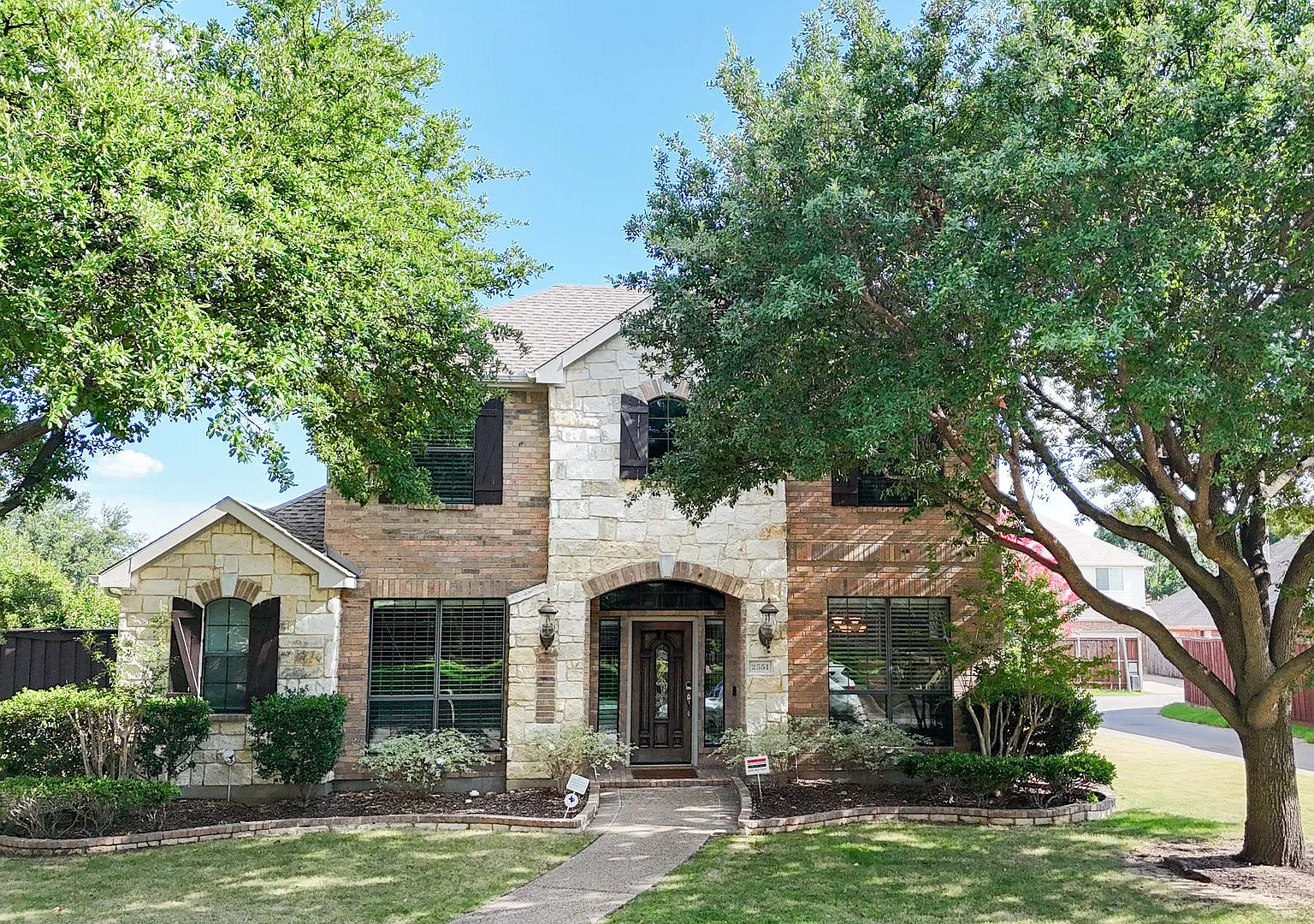 Exceptional 4-Bedroom Home in Prime Frisco Location — Photo 2