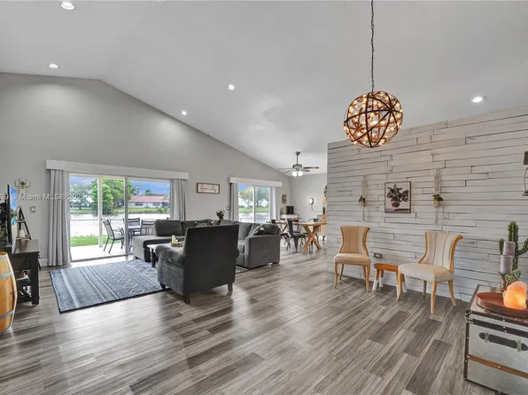 731 NW 205th Ave, Pembroke Pines, FL 33029