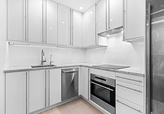 4th image of 55 E 65th St APT 1E