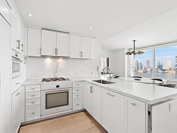 4th image of 212 Warren St APT 24E
