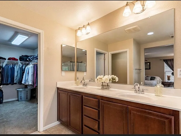 220 Candela Cir — Photo 16