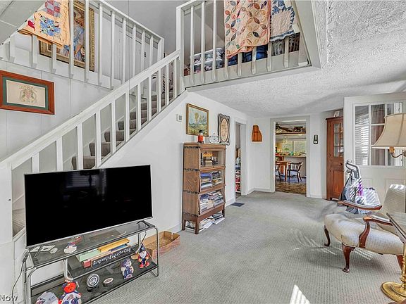 4th image of 365 Rhinehart Rd