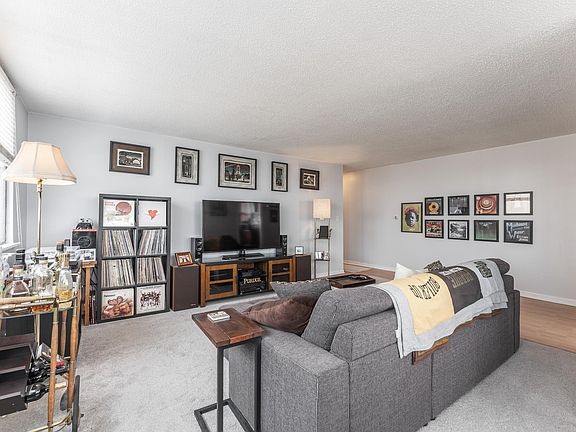 5th image of 2702 N Hampden Ct #18A