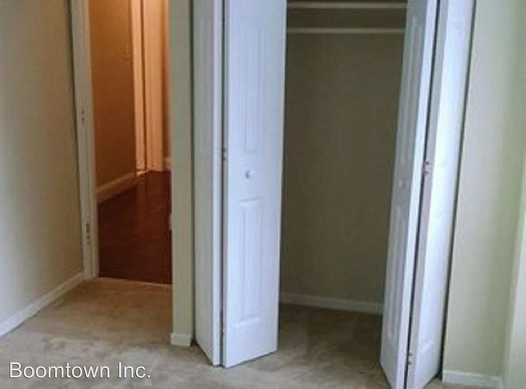 4 bed, 2.5 bath, 1300 sqft, $2,150 — Photo 3
