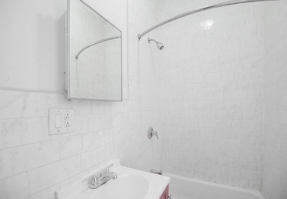 5th image of 1722 Amsterdam Ave #3RE