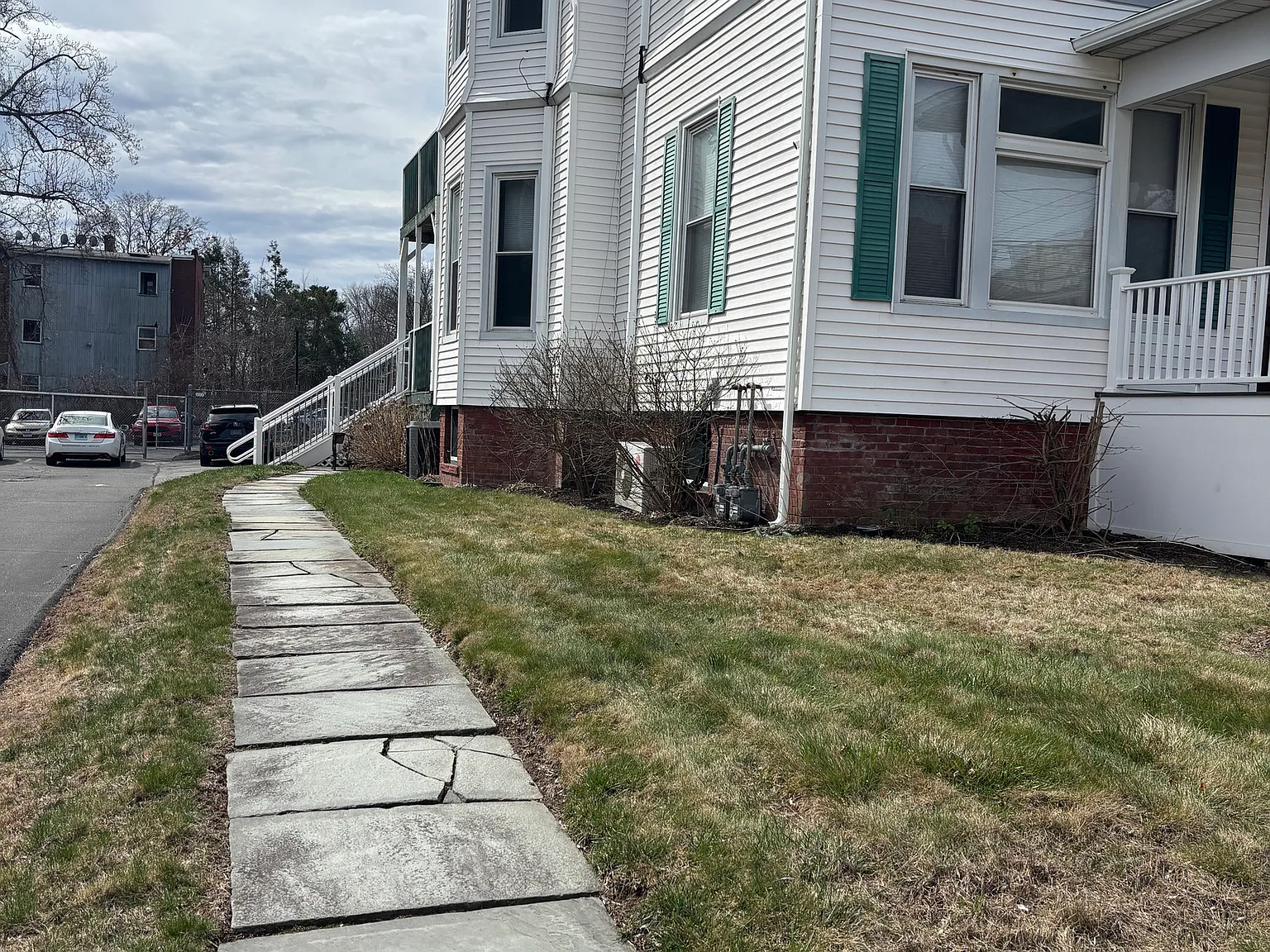 3 bed, 1.0 bath, 3071 sqft, $1,900 — Photo 2