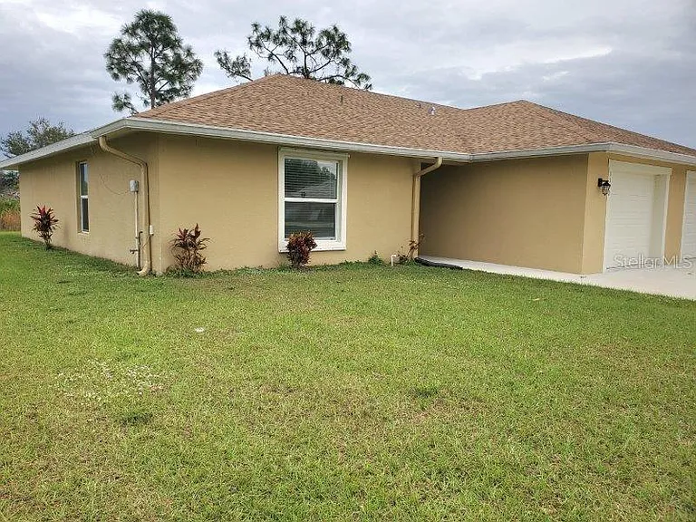 1192 Oceanic Rd — Photo 2