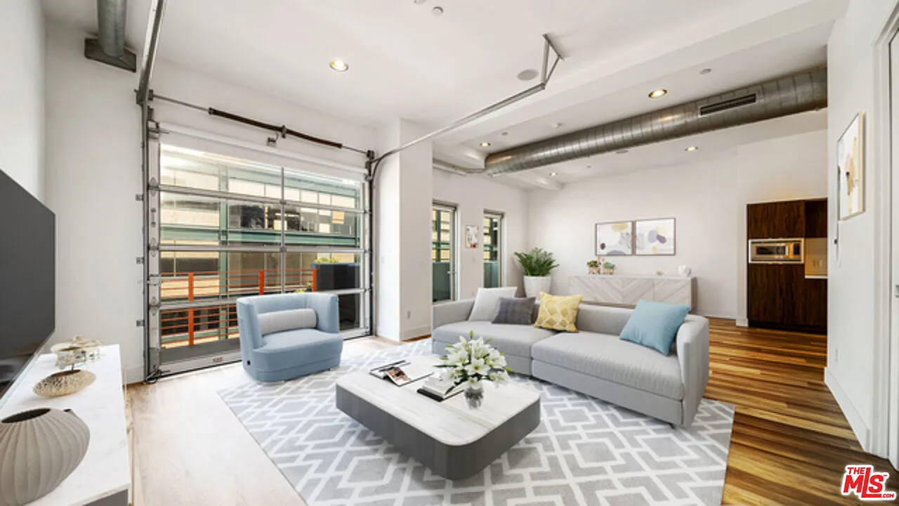 2 bed, 2.0 bath, 1500 sqft, $6,250 — Photo 1