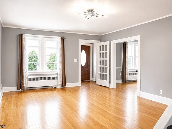 2nd image of 40 E Lincoln Ave
