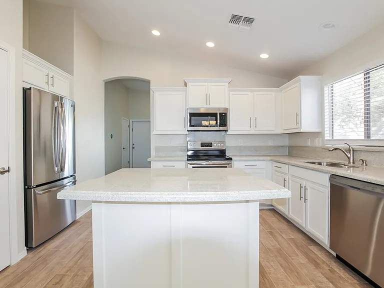 10559 W Amelia Ave — Photo 6