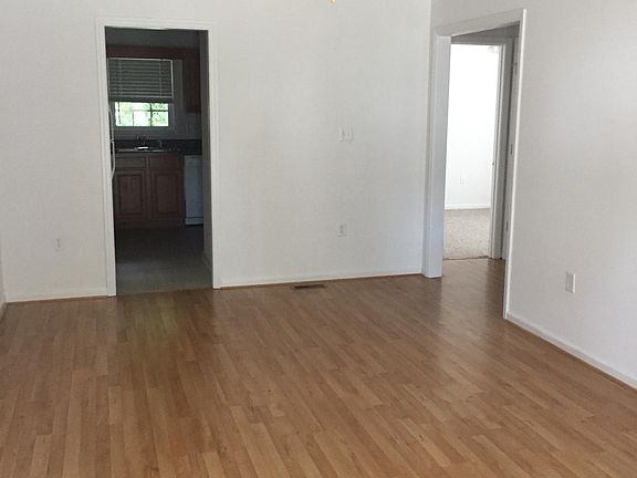 3rd image of 619 Franklin St