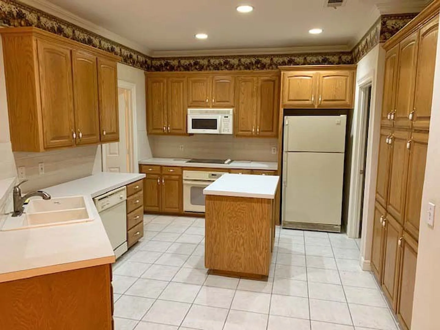 Great 3 Bdrm 2 Bath Home for Lease in Denton, Tx — Photo 3