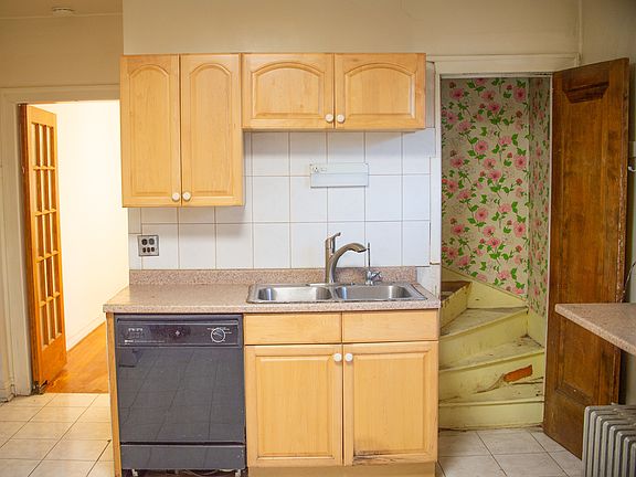 5th image of 2904 N Merrimac Ave