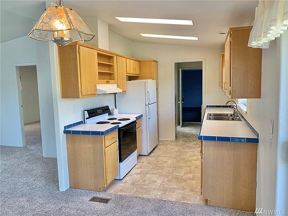 5th image of 1620 Meadowridge Dr #17