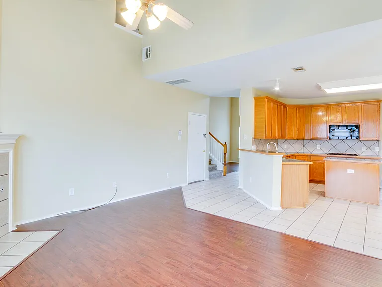409 Knoll Park Ct — Photo 8