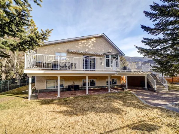 11321 S 21st Ave, Crowsnest Pass, AB T0K 0E0