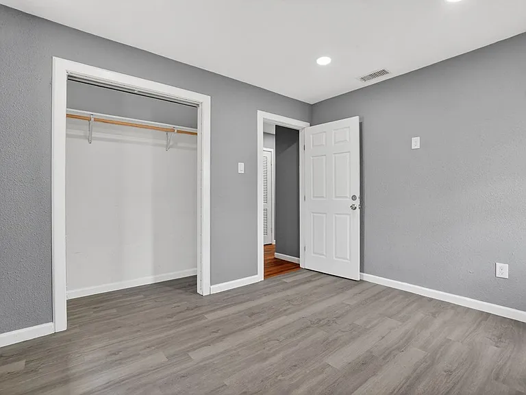 4427 Leddy Dr — Photo 33