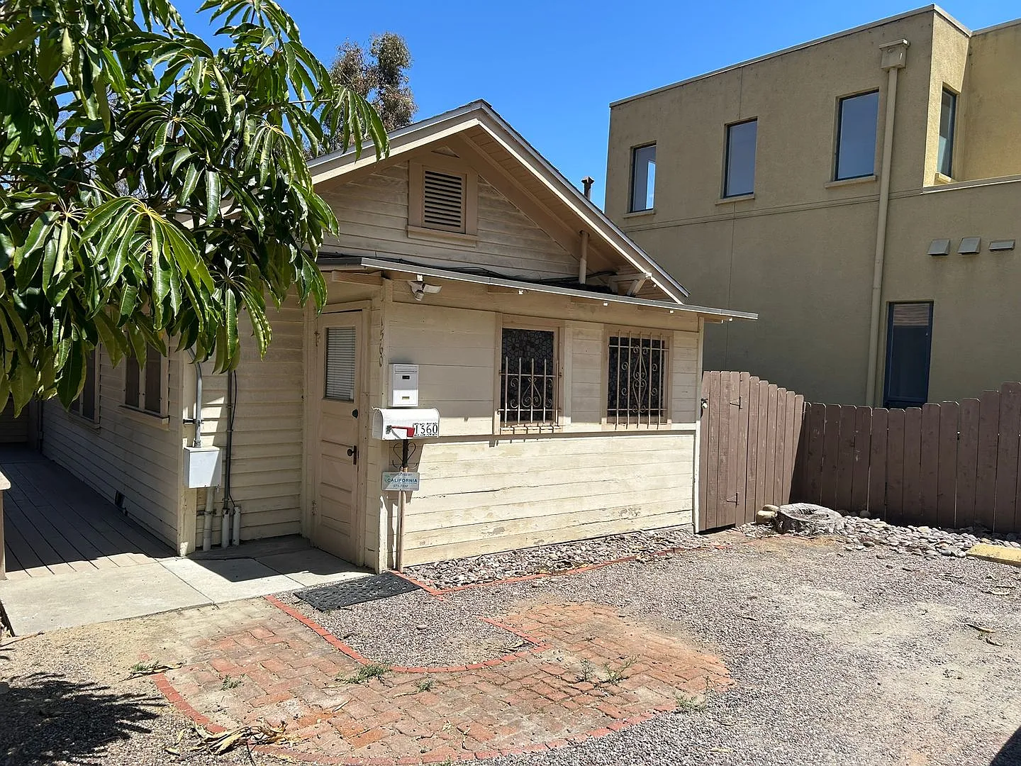 Detached Cottage in Cortez Hills! — Photo 2