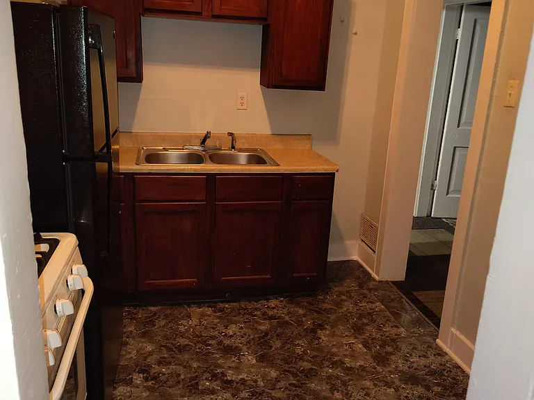1404 N Harrison St — Photo 13