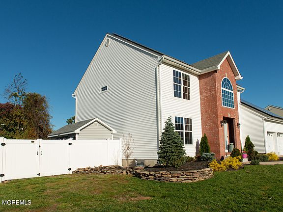 3rd image of 26 Jacqueline Court