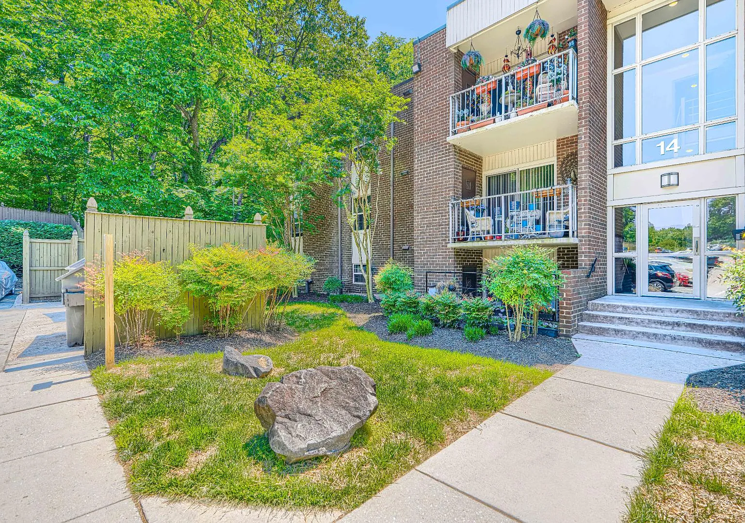 14 Mountbatten Ct - 14 Mountbatten #203 — Photo 2